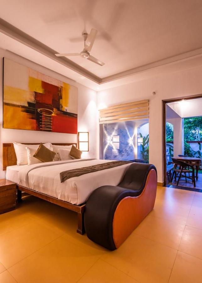 โอเวอร์ เดอะ ฮิลล์ รีสอร์ต Hotel Poovar ภายนอก รูปภาพ