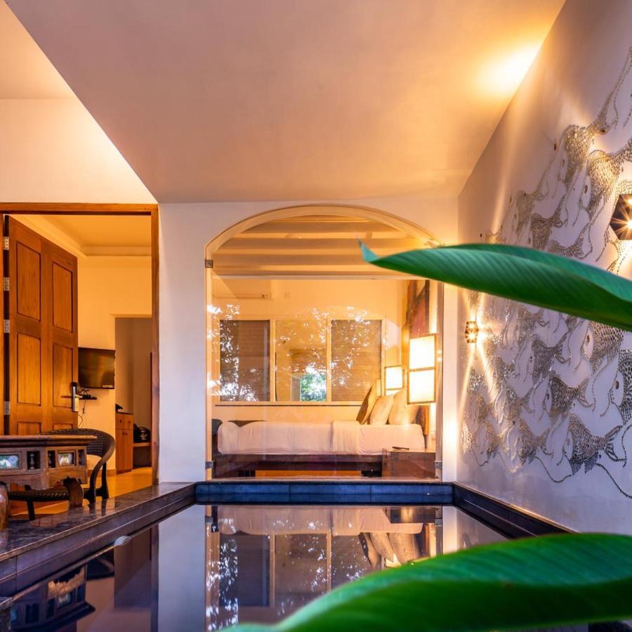 โอเวอร์ เดอะ ฮิลล์ รีสอร์ต Hotel Poovar ภายนอก รูปภาพ