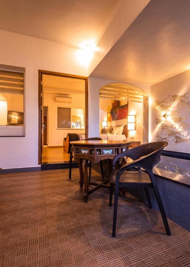 โอเวอร์ เดอะ ฮิลล์ รีสอร์ต Hotel Poovar ภายนอก รูปภาพ