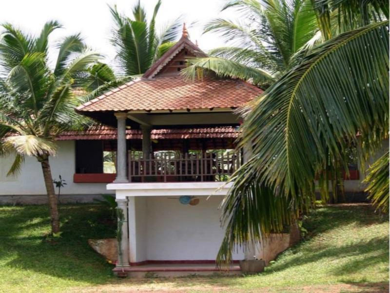 โอเวอร์ เดอะ ฮิลล์ รีสอร์ต Hotel Poovar ภายนอก รูปภาพ