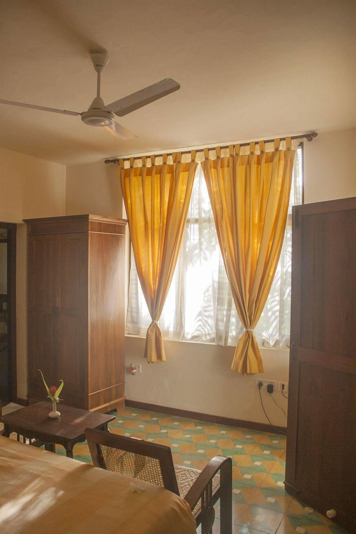 โอเวอร์ เดอะ ฮิลล์ รีสอร์ต Hotel Poovar ภายนอก รูปภาพ