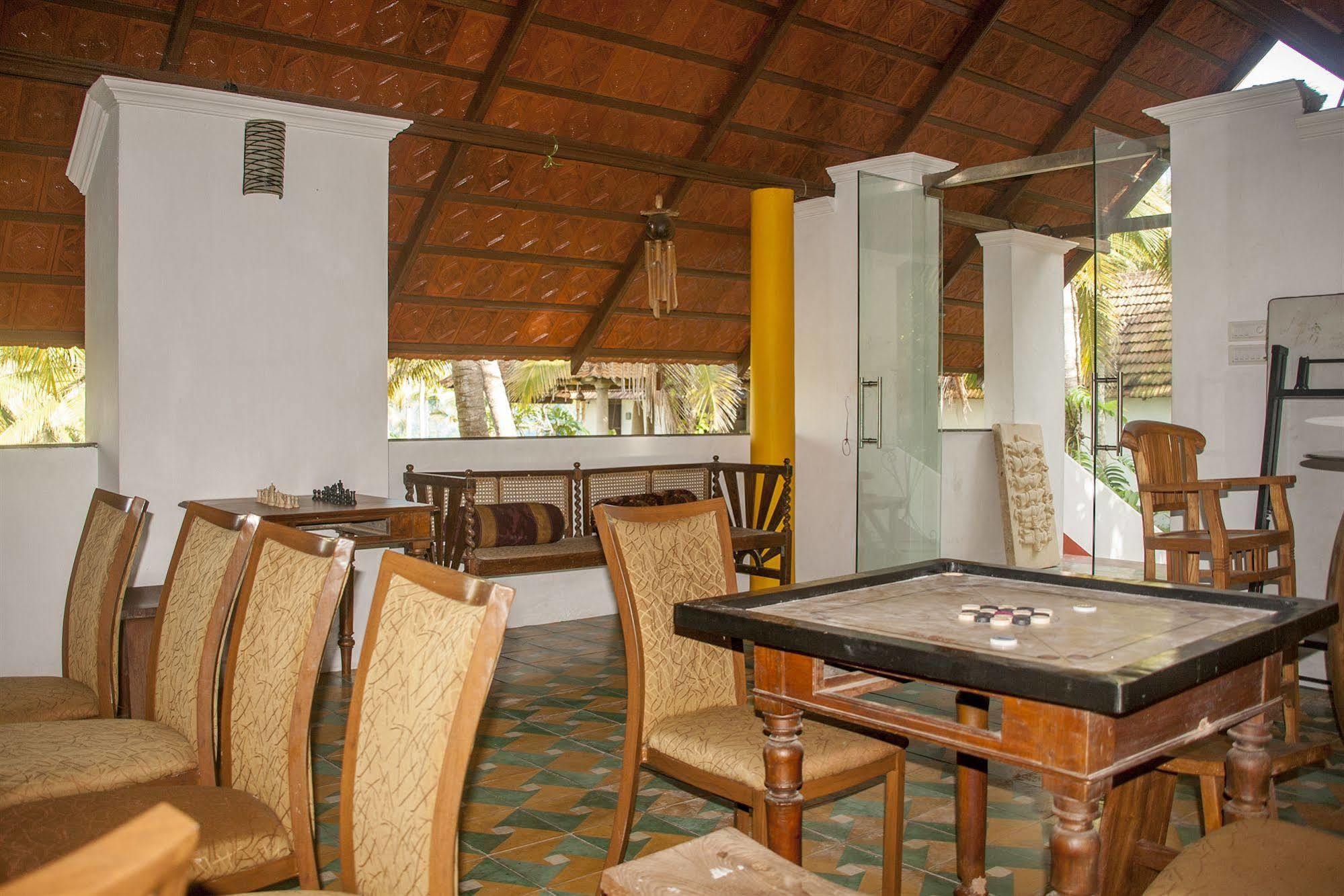 โอเวอร์ เดอะ ฮิลล์ รีสอร์ต Hotel Poovar ภายนอก รูปภาพ