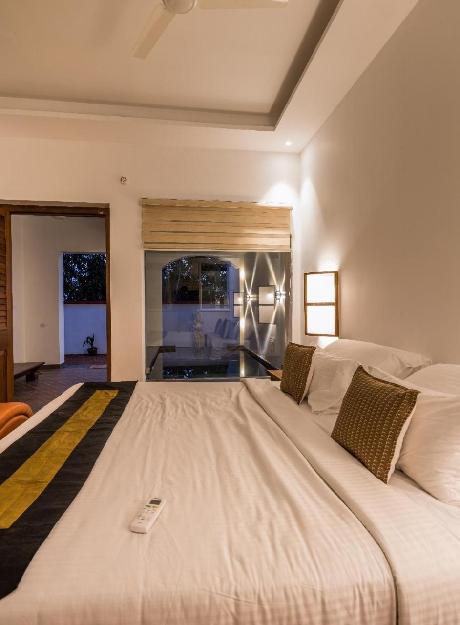 โอเวอร์ เดอะ ฮิลล์ รีสอร์ต Hotel Poovar ภายนอก รูปภาพ